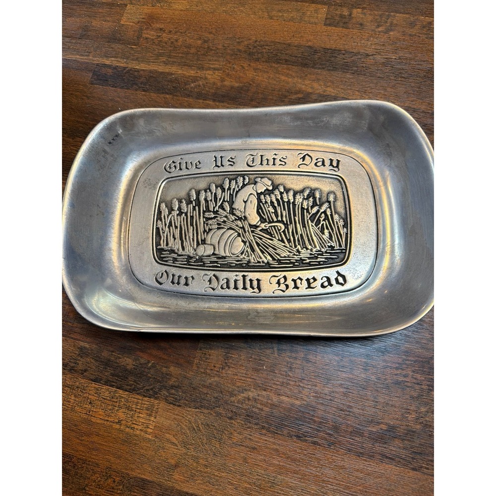 Vintage Wilton Armetale bread tray.